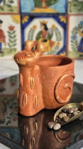 Handcrafted Terracotta Snail Pen Stand