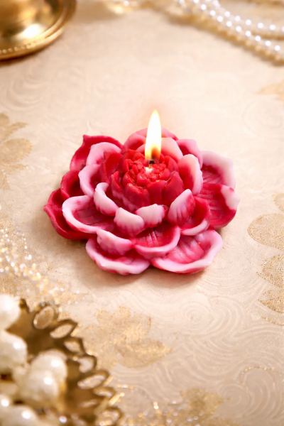 Lotus Flower Decorative Candle – Handcrafted Floral Candle for Home Décor
