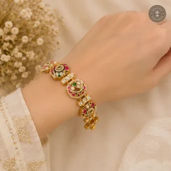 Antique Gold Kundan & Pearl Gajra Armband – Traditional Statement Hand Jewellery