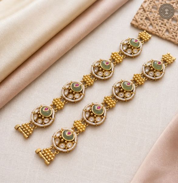 Traditional Handcrafted Gajra with Green Kundan & Ruby Detailing