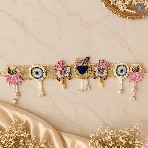 Shreenathji Bandhanwar with Cow, Peacock & Lotus