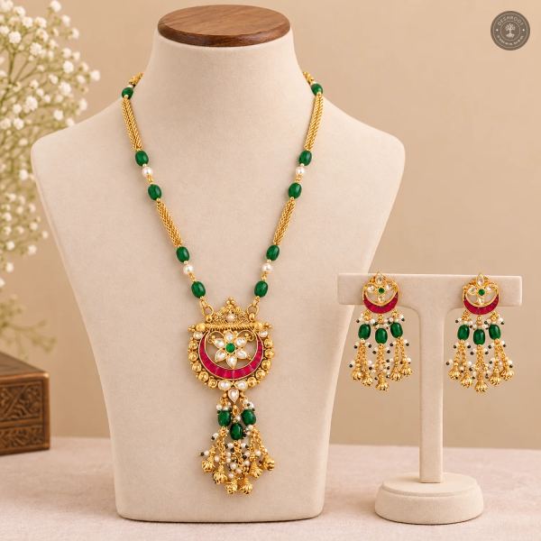 Pachi Kundan Crescent Pendant Green Bead Chain Necklace Set