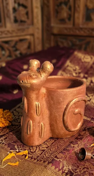 Handcrafted Terracotta Snail Pen Stand