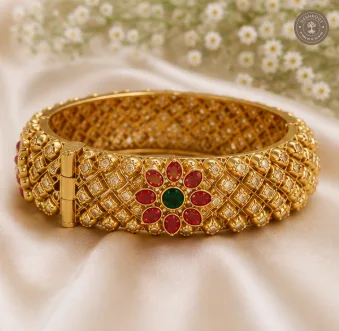 Antique Gold-Tone Kundan Floral Bangle – Traditional Designer Kada
