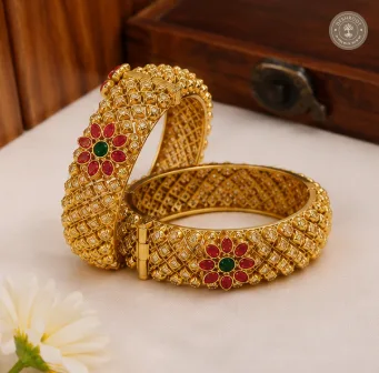 Antique Gold-Tone Kundan Floral Bangle – Traditional Designer Kada