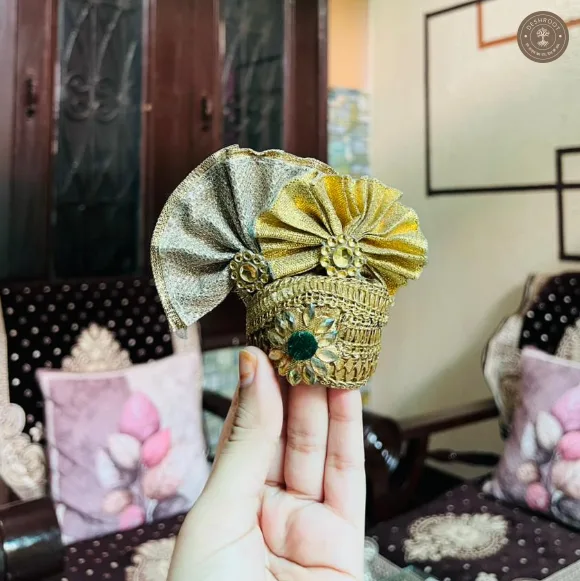 Laddu Gopal Mukut