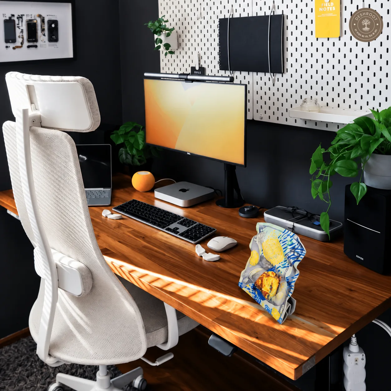 Starry Bills Tabletop Art - Artistic Currency-Inspired 3D Desk Décor & Statement Showpiece
