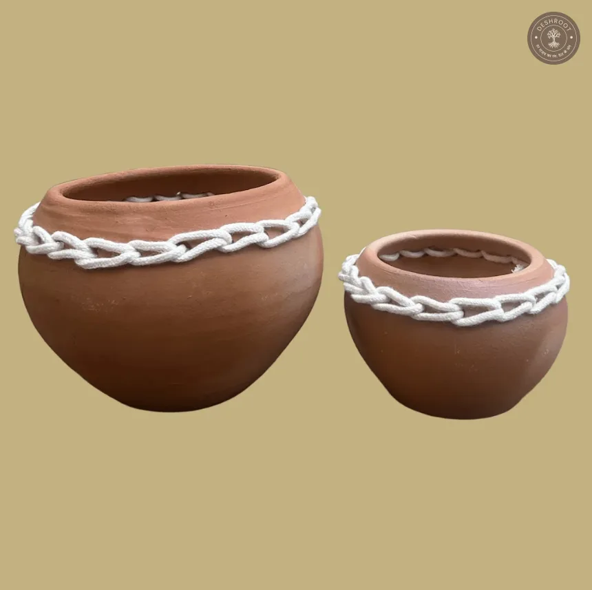 Terracotta Chain Planters Pair – Handcrafted Clay Planters with Decorative Chain Detailing