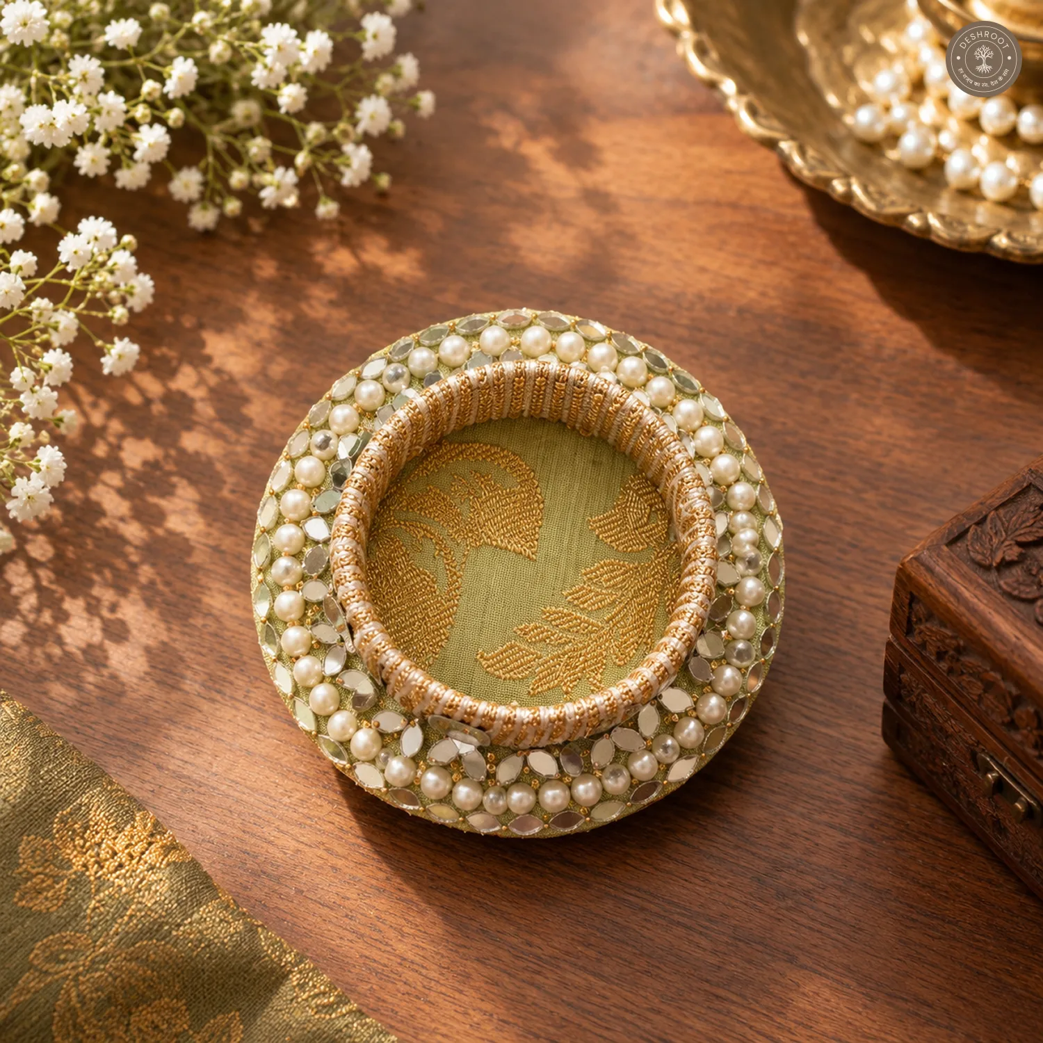 Pearl and Mirror Border Tea Light Holder