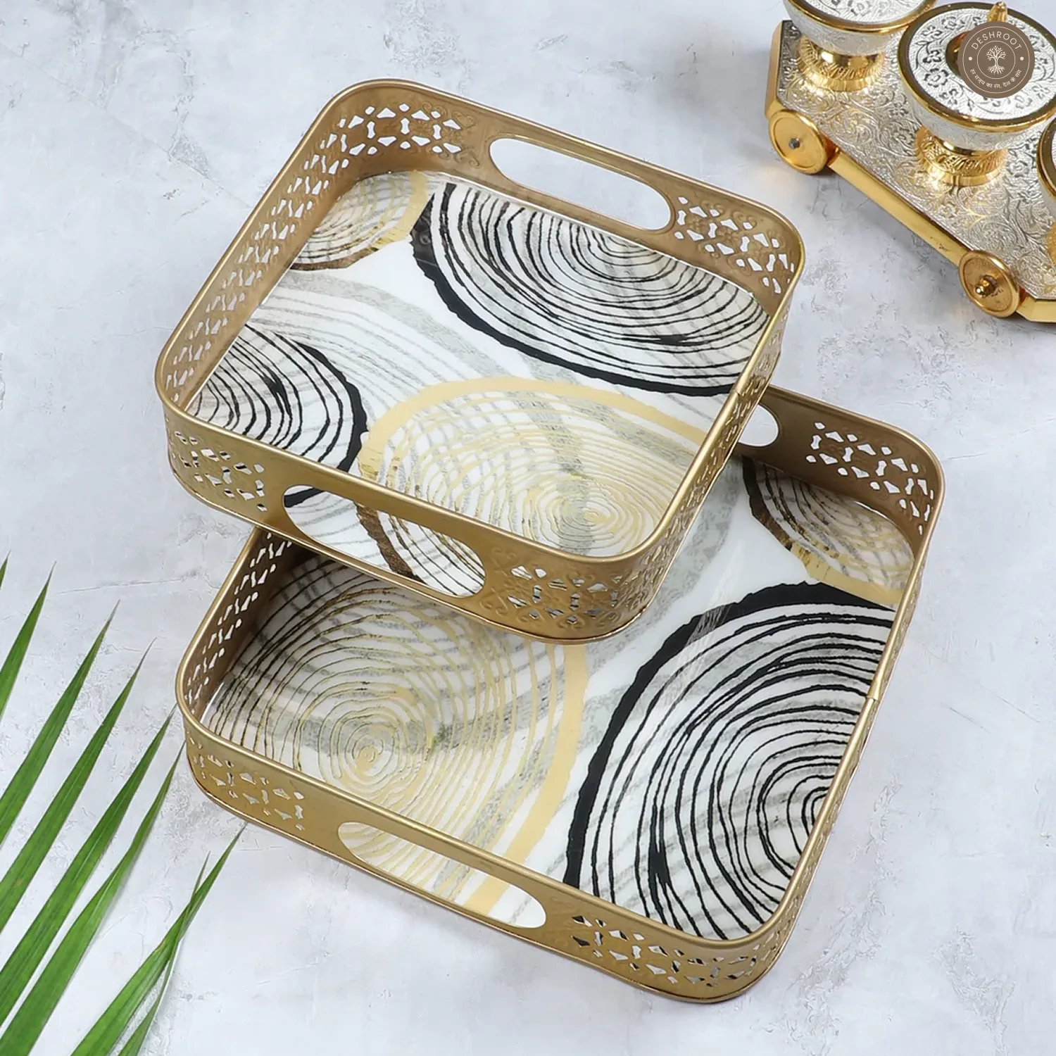 Black & Gold Ring Deisgn Tray Set of 2